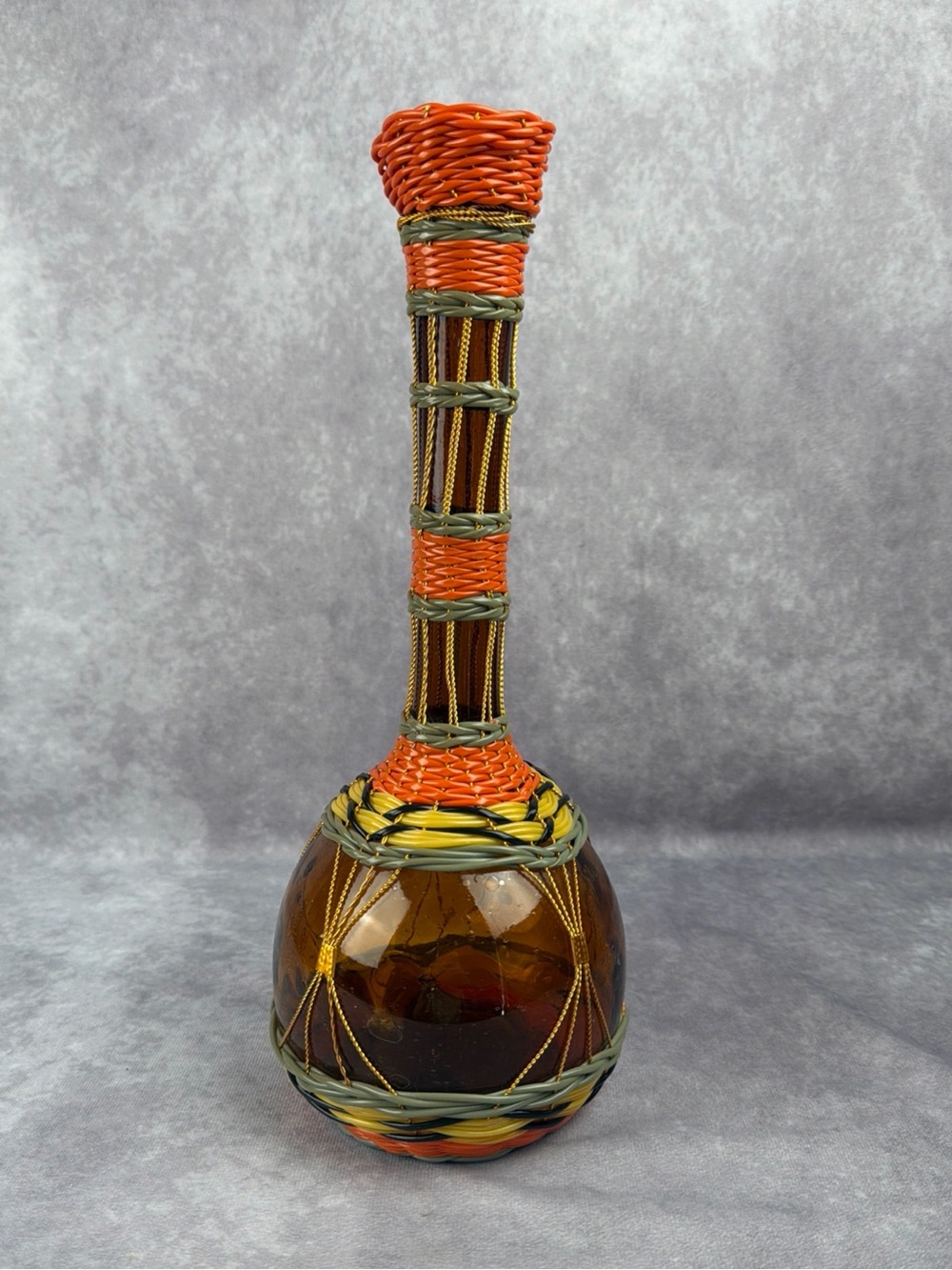 VTG BOHO Scoubidou WOVEN Amber Glass Wine BOTTLE Decanter MCM Spain 14” Lid